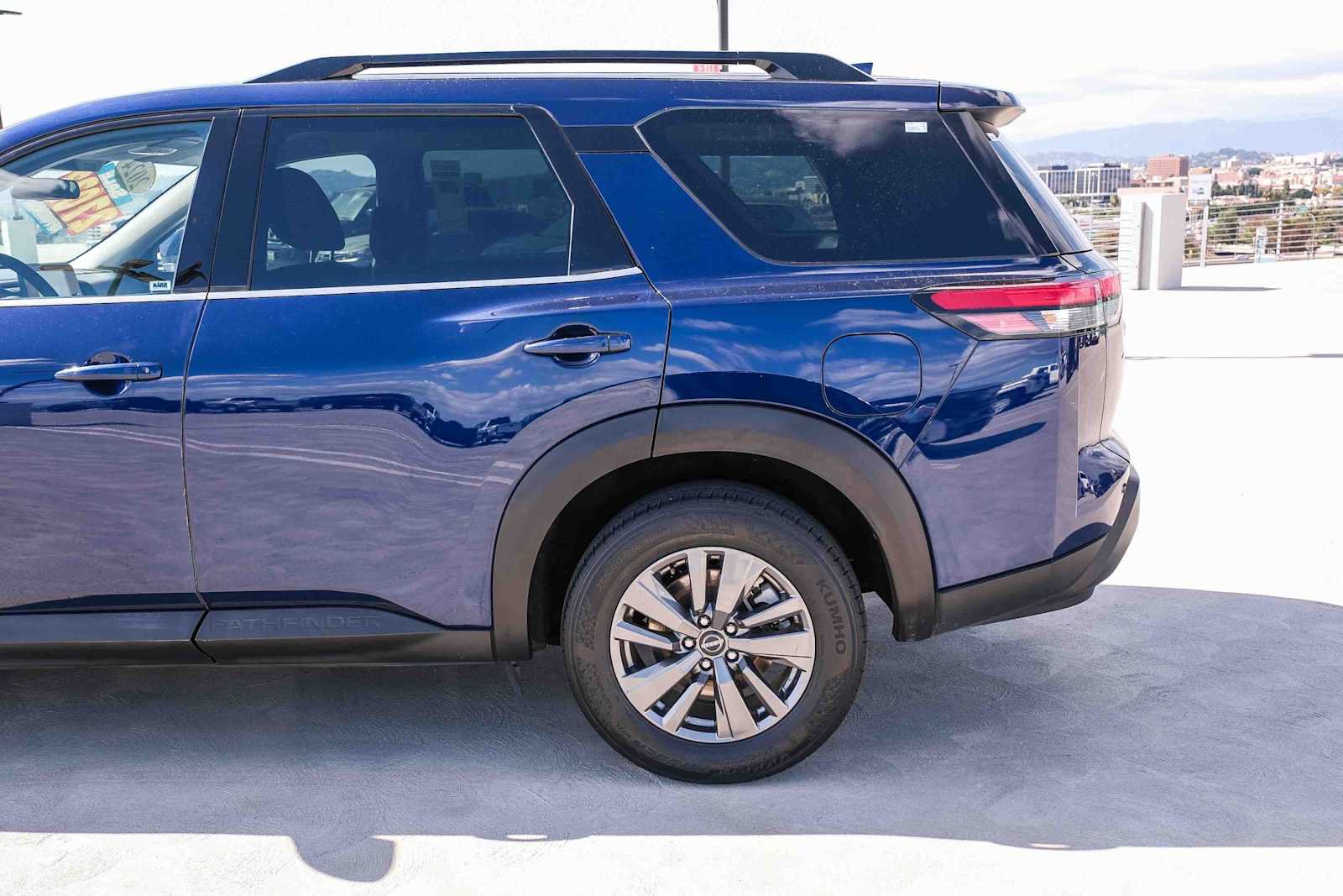 Used 2024 Nissan Pathfinder SV FWD image 8