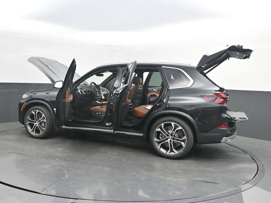 New 2026 BMW X5 xDrive50e w/ Premium Package AWD/4WD image 57