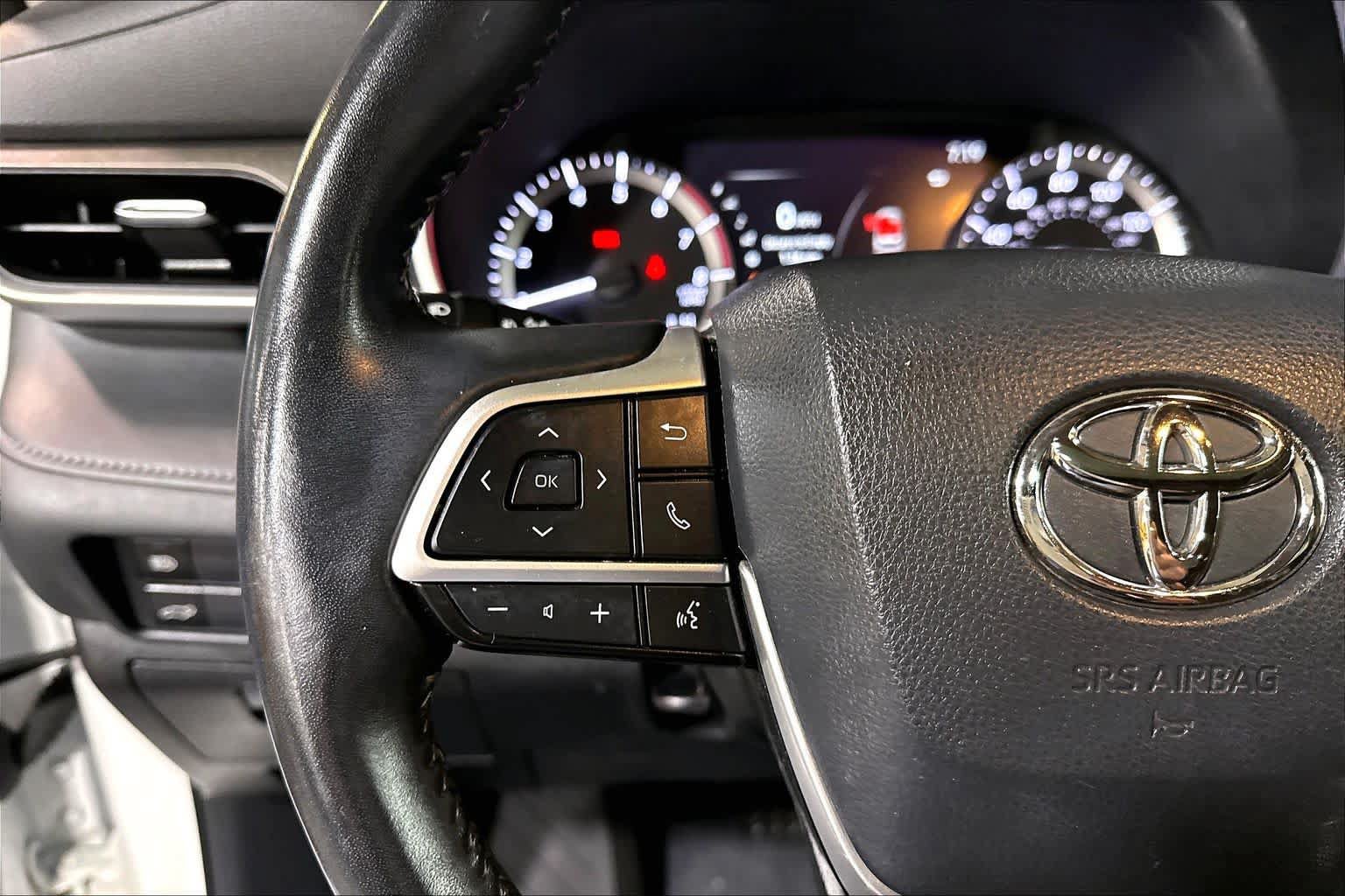 Used 2023 Toyota Highlander XLE AWD/4WD image 24