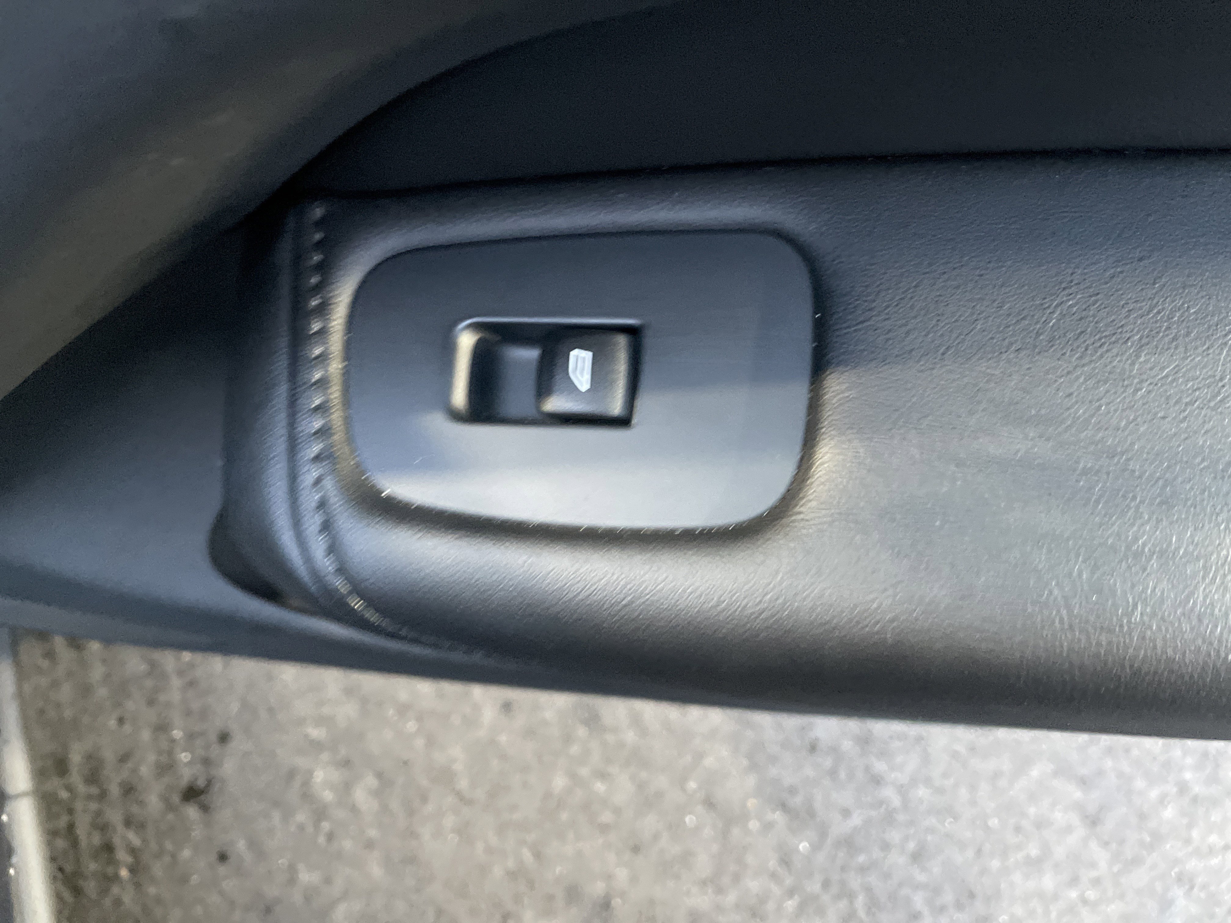 Used 2025 Volvo XC60 B5 Plus image 12