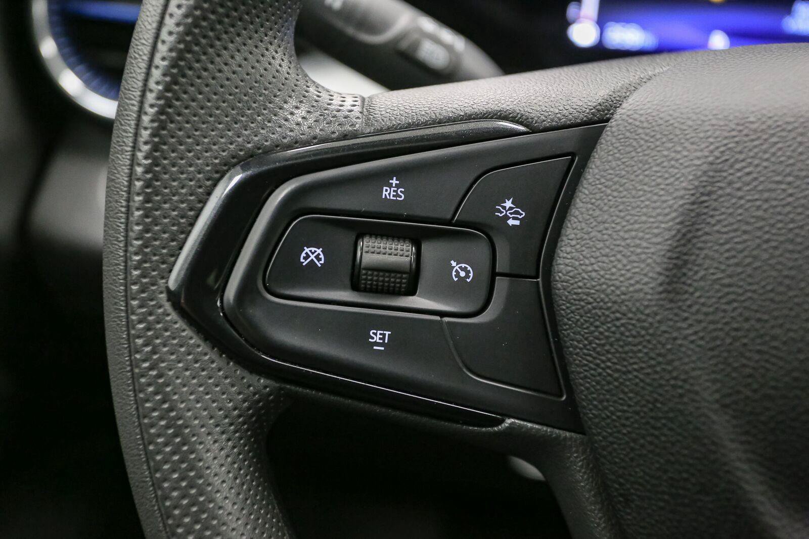 Used 2025 Chevrolet Trax LT FWD image 33