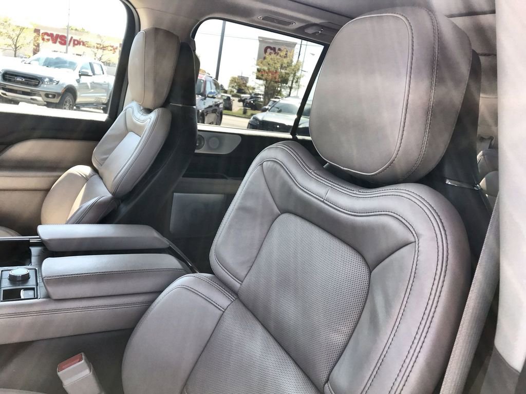 Used 2024 Lincoln Navigator Reserve image 11
