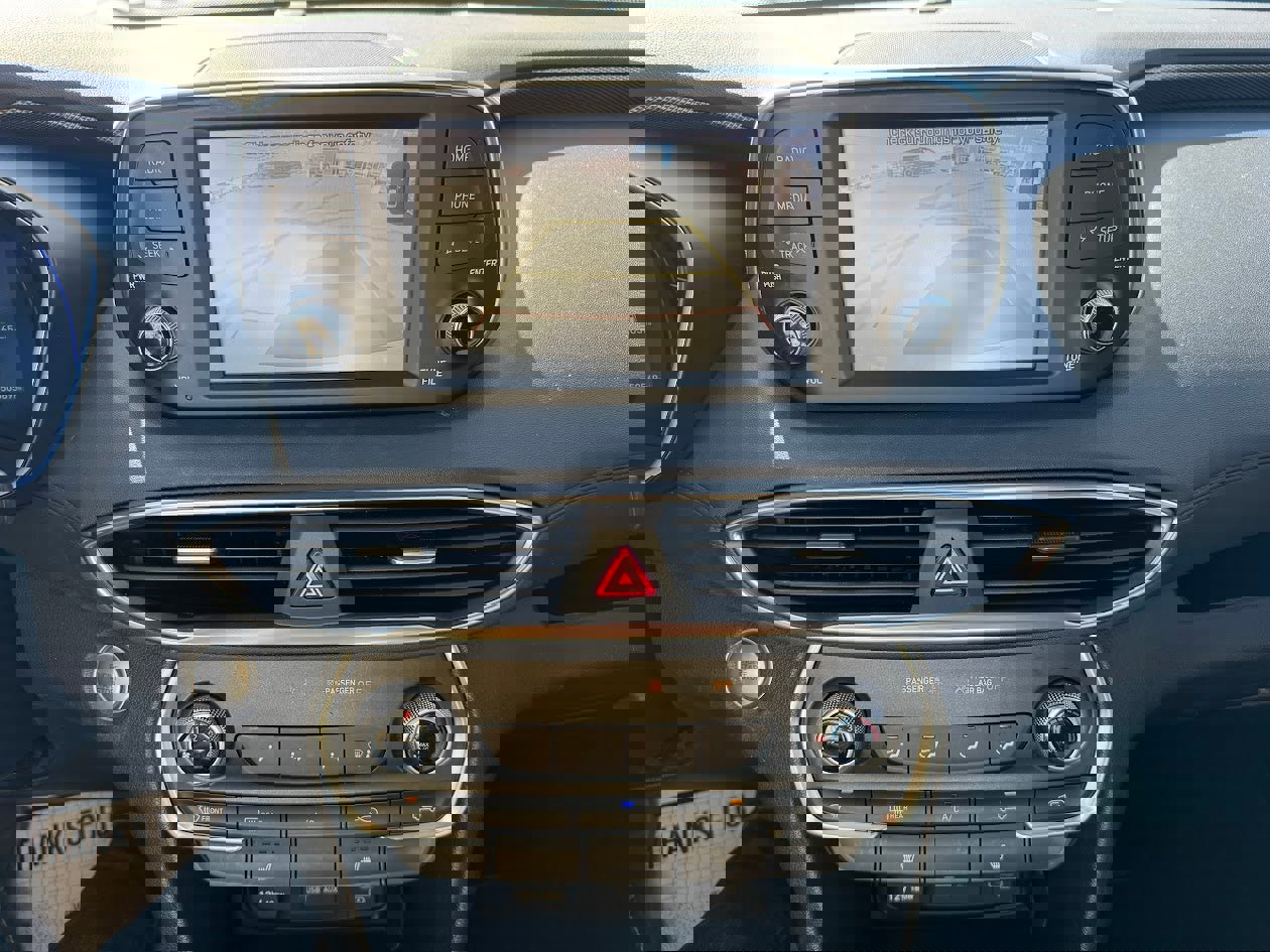 Used 2019 Hyundai Santa Fe SEL image 15