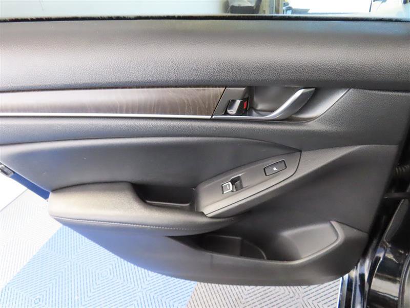 Used 2021 Honda Accord Touring image 32