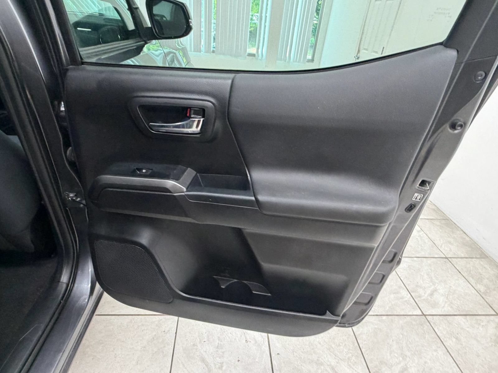Used 2020 Toyota Tacoma TRD Sport AWD/4WD image 18