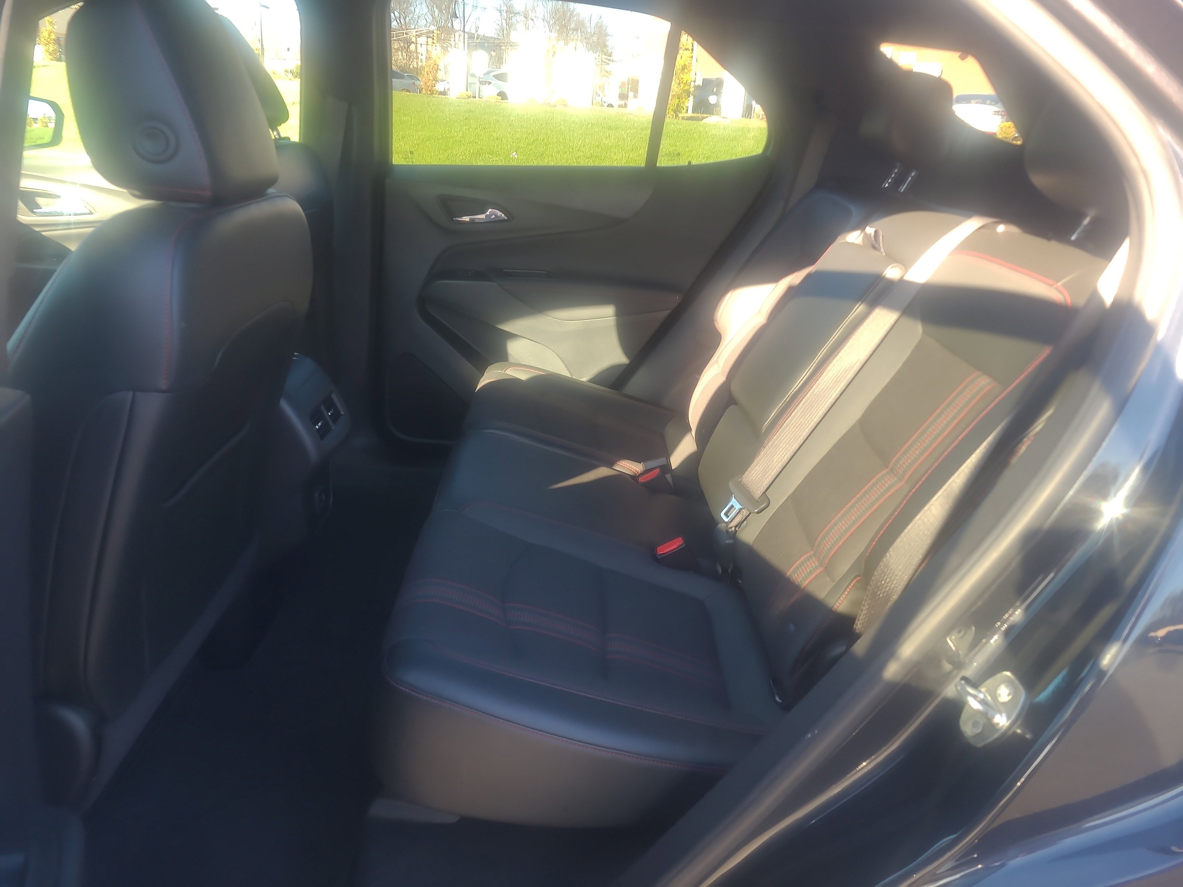 Used 2022 Chevrolet Equinox RS w/ Infotainment Package image 28