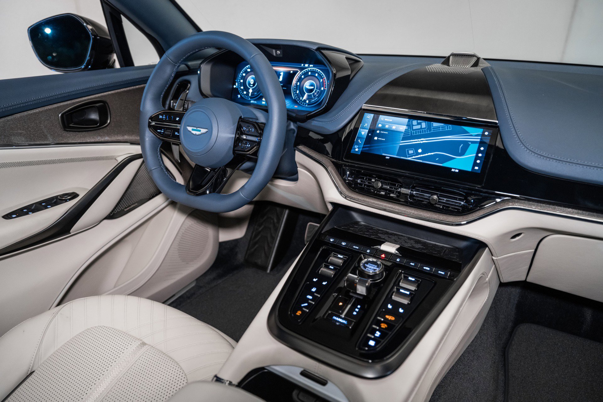 Used 2025 Aston Martin DBX 707 image 23