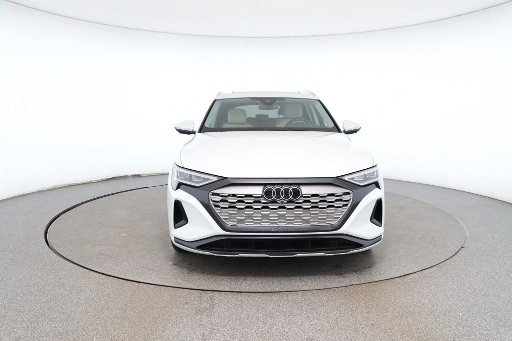 Used 2024 Audi Q8 e-tron Premium Plus w/ Premium Plus Package image 8