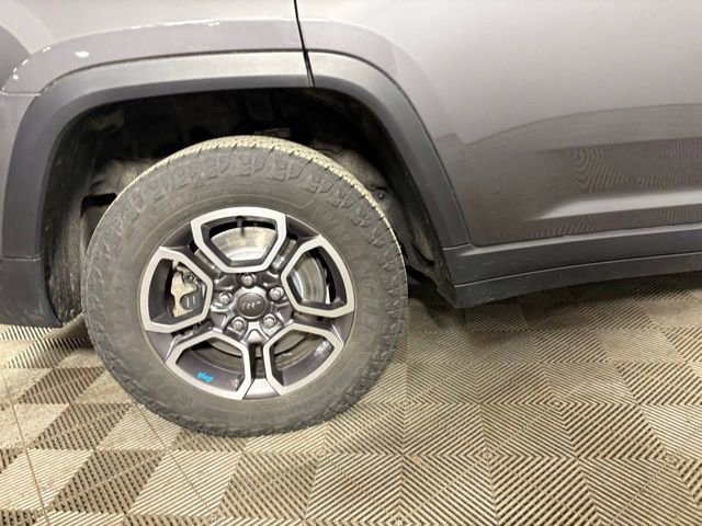 Used 2022 Jeep Grand Cherokee Trailhawk w/ Luxury Tech Group III image 23