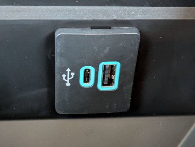 New 2026 Ford F250 Lariat w/ Black Appearance Package image 23