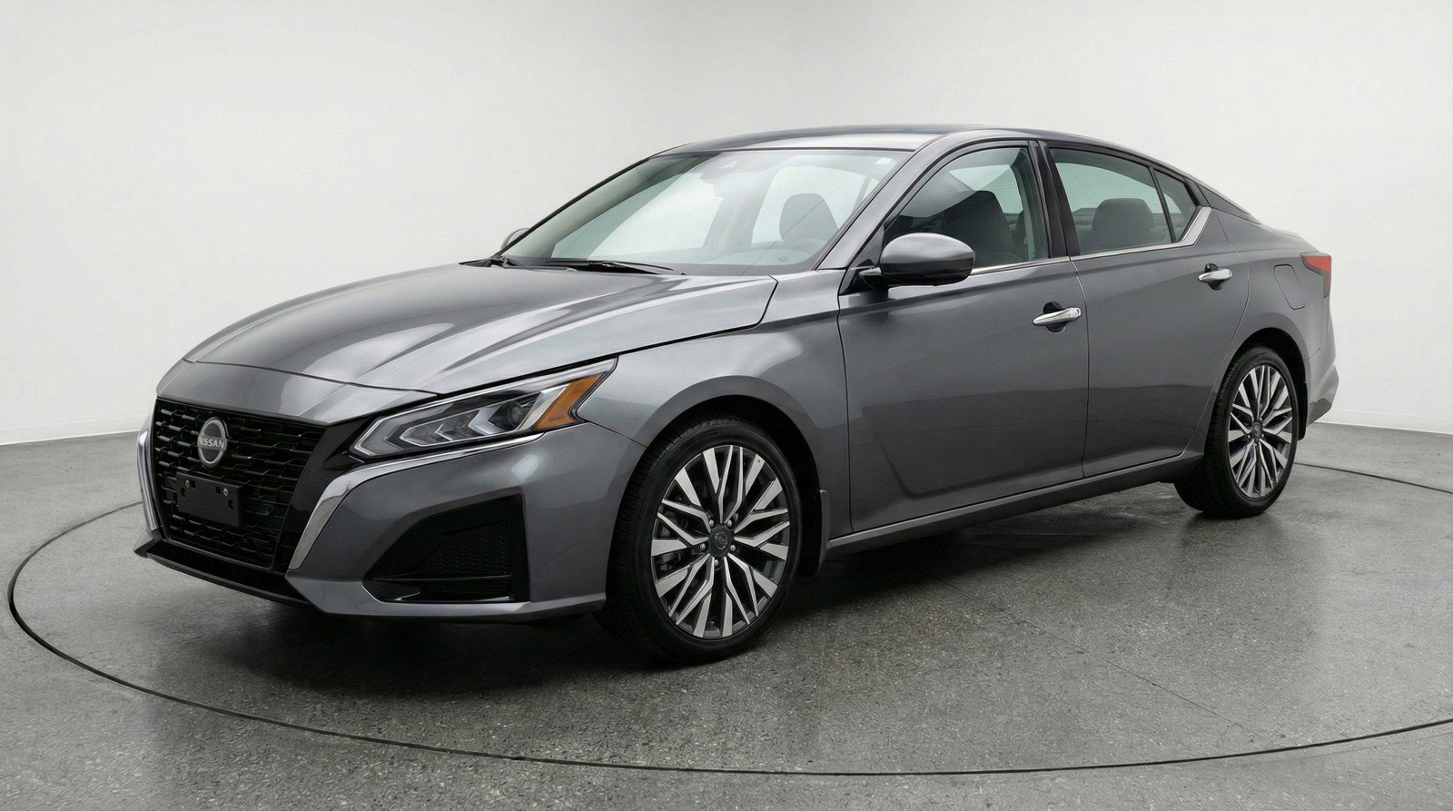 Used 2025 Nissan Altima 2.5 SV image 3