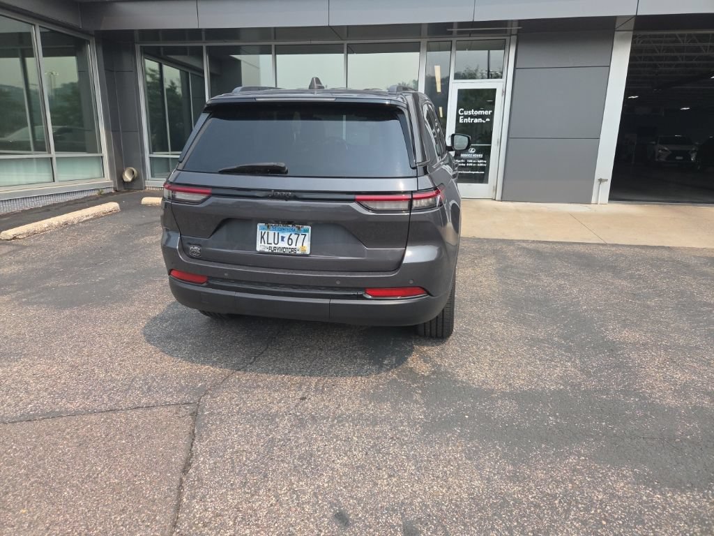Used 2023 Jeep Grand Cherokee Altitude AWD/4WD image 15
