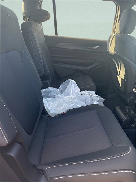 New 2025 Jeep Grand Cherokee L Laredo image 21