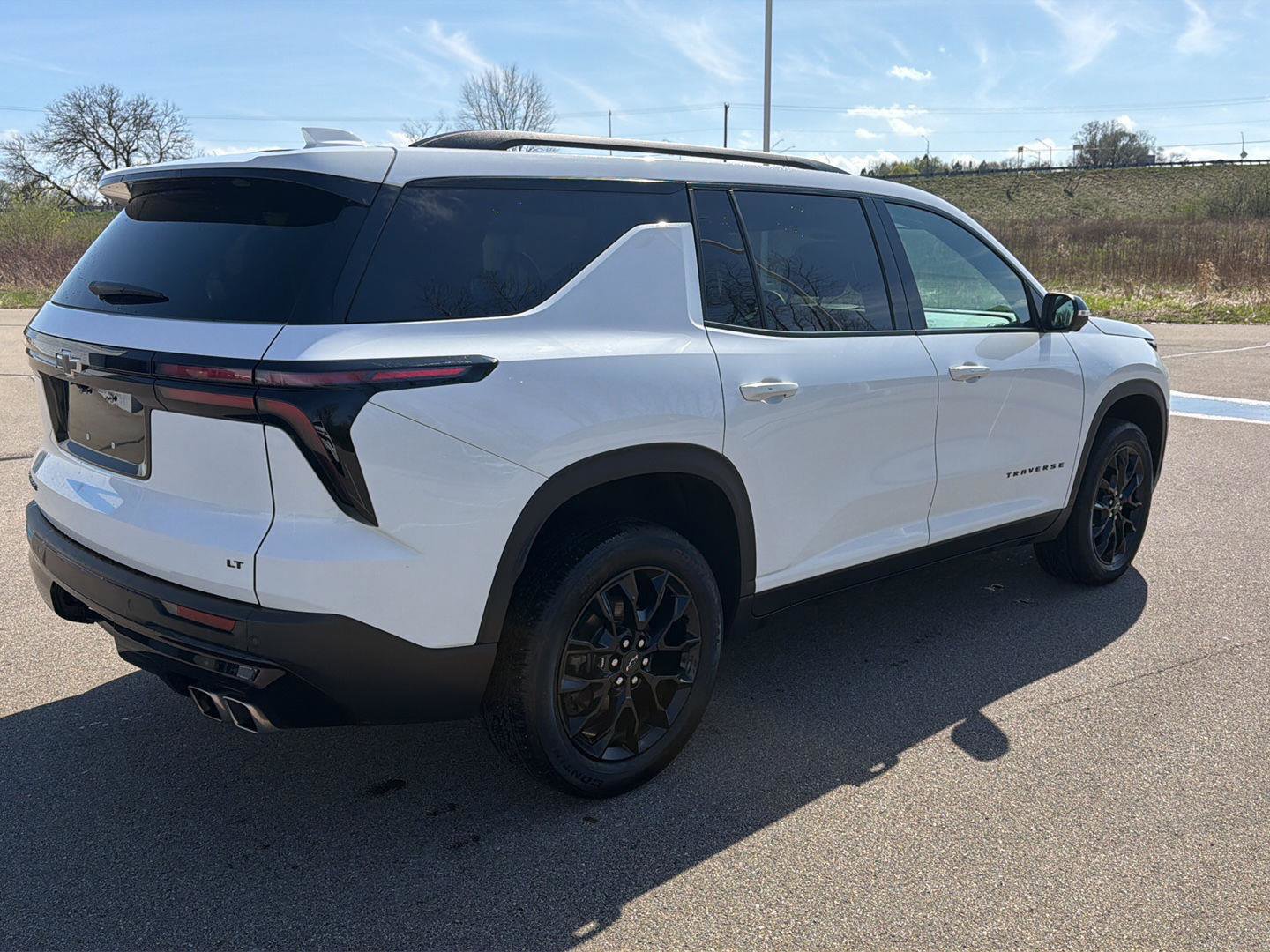 Used 2024 Chevrolet Traverse LT w/ Midnight/Sport Edition image 5