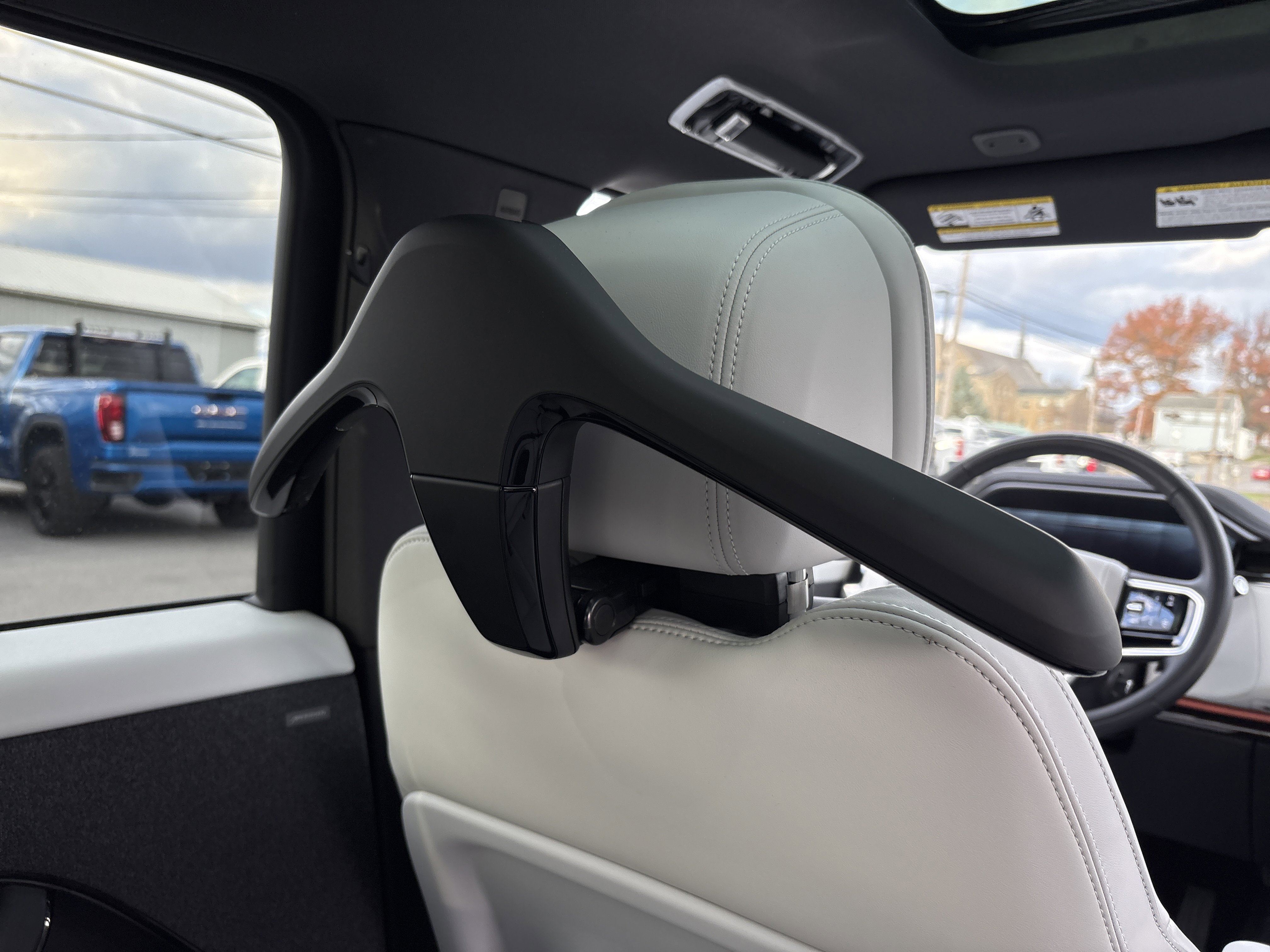 Used 2024 Land Rover Range Rover Sport SE image 32