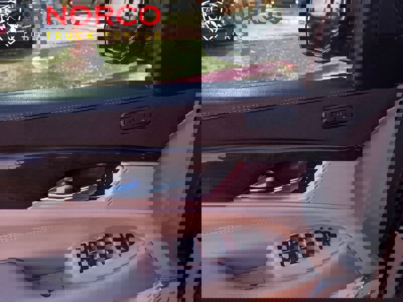 Used 2019 Cadillac Escalade ESV Luxury image 25