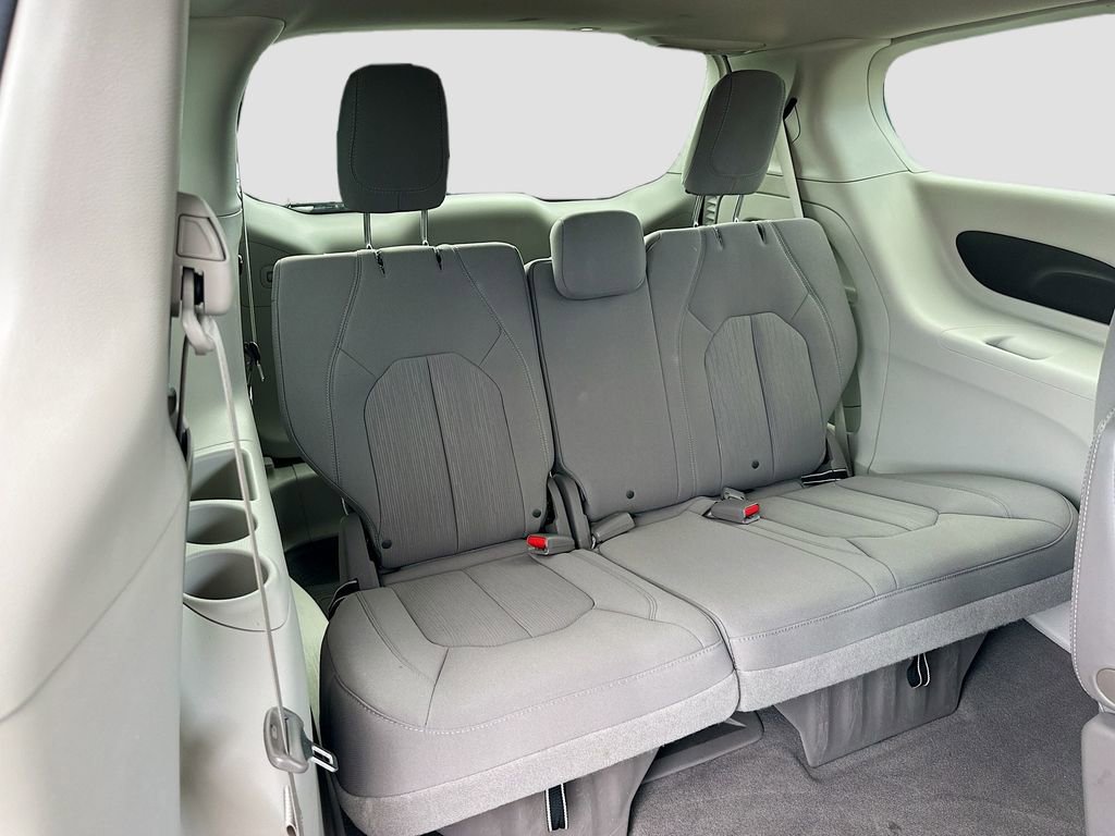 Used 2020 Chrysler Pacifica Touring image 25