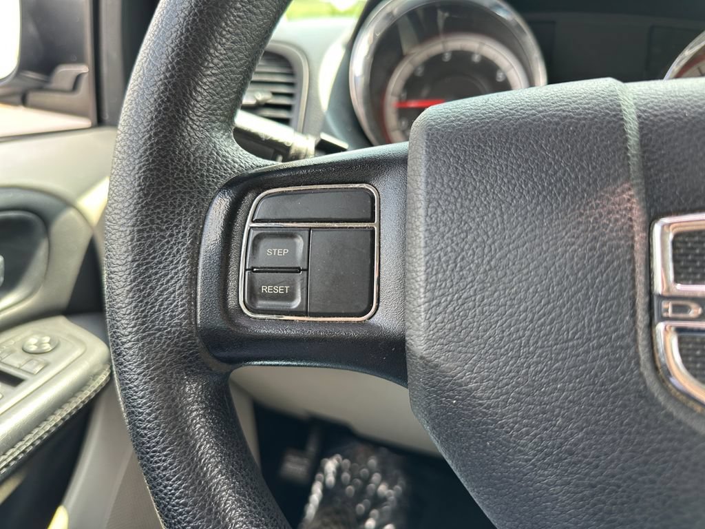 Used 2016 Dodge Grand Caravan SXT FWD image 14