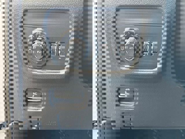 Used 2024 Jeep Grand Cherokee Limited image 13