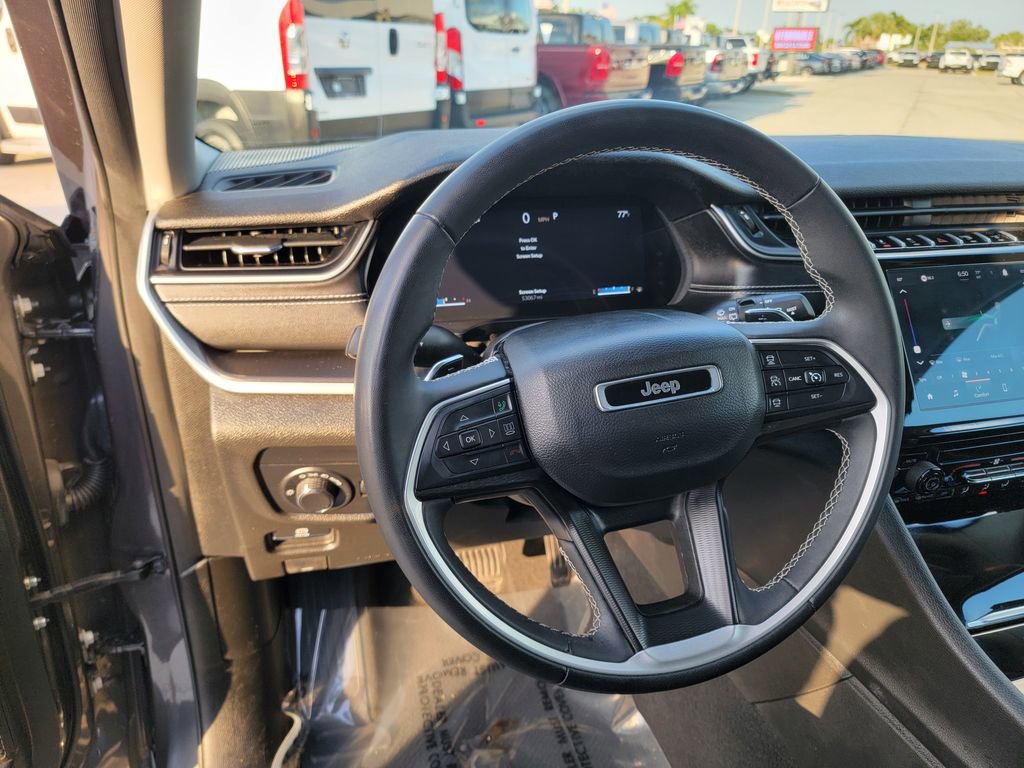 Used 2024 Jeep Grand Cherokee Laredo image 18