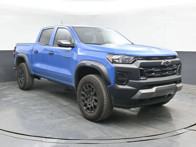 Used 2025 Chevrolet Colorado Trail Boss AWD/4WD image 2