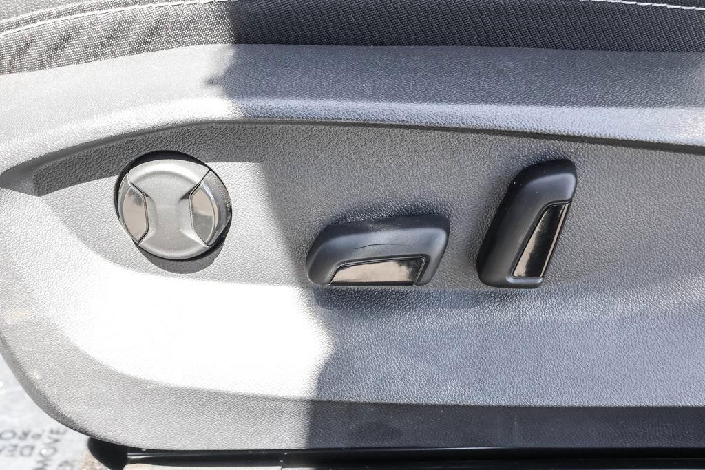 Certified 2023 Volkswagen Taos SE w/ Panoramic Sunroof Package AWD/4WD image 8