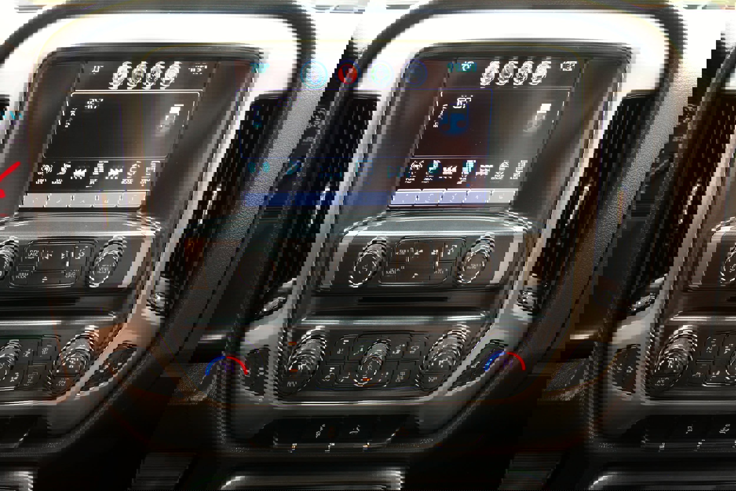 Used 2018 Chevrolet Silverado 1500 LT w/ Texas Edition image 28