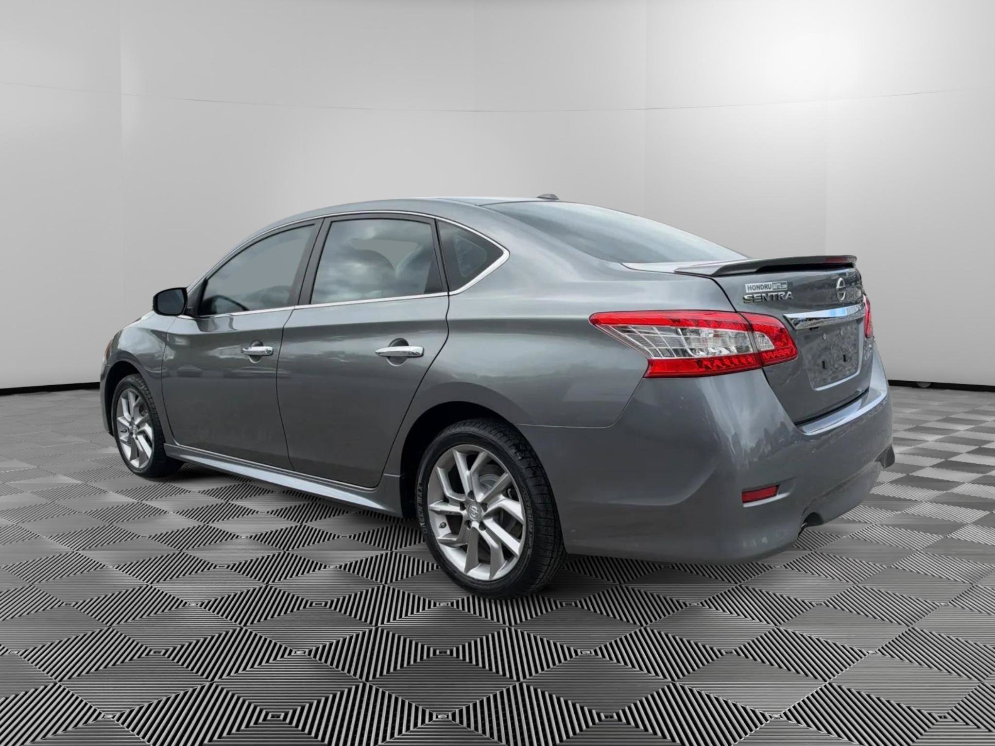Used 2015 Nissan Sentra SR w/ Navigation Package FWD image 3