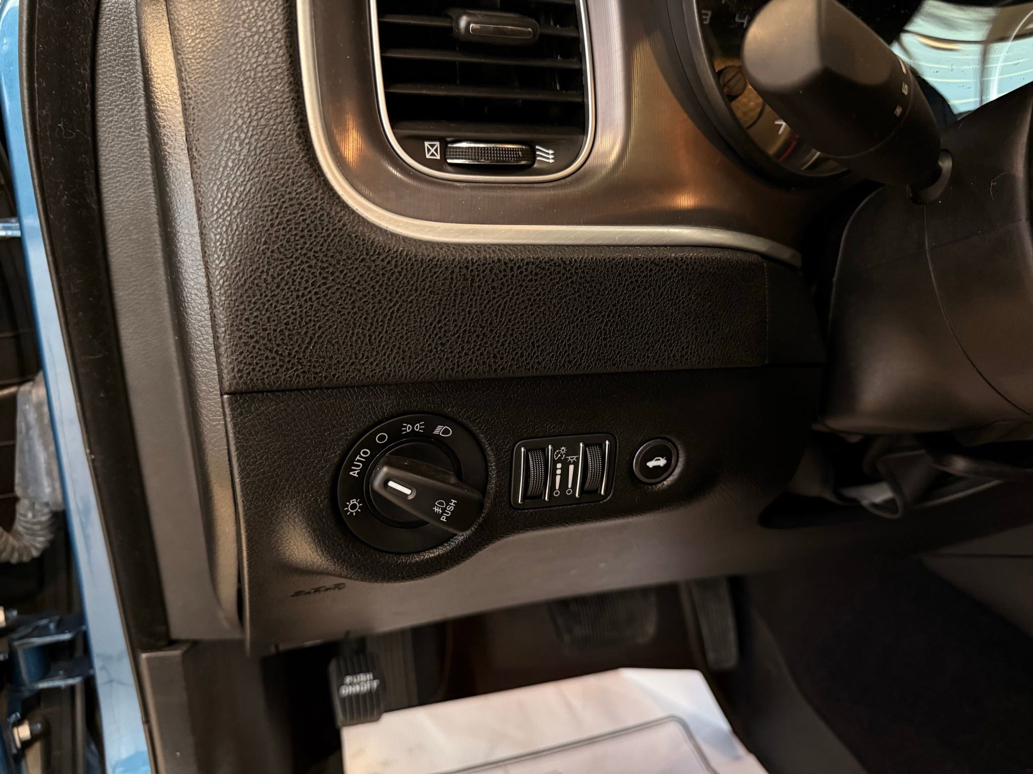 Used 2022 Dodge Charger SXT w/ Navigation & Travel Group image 37