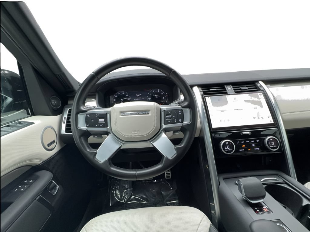 Used 2023 Land Rover Discovery Metropolitan Edition AWD/4WD image 39
