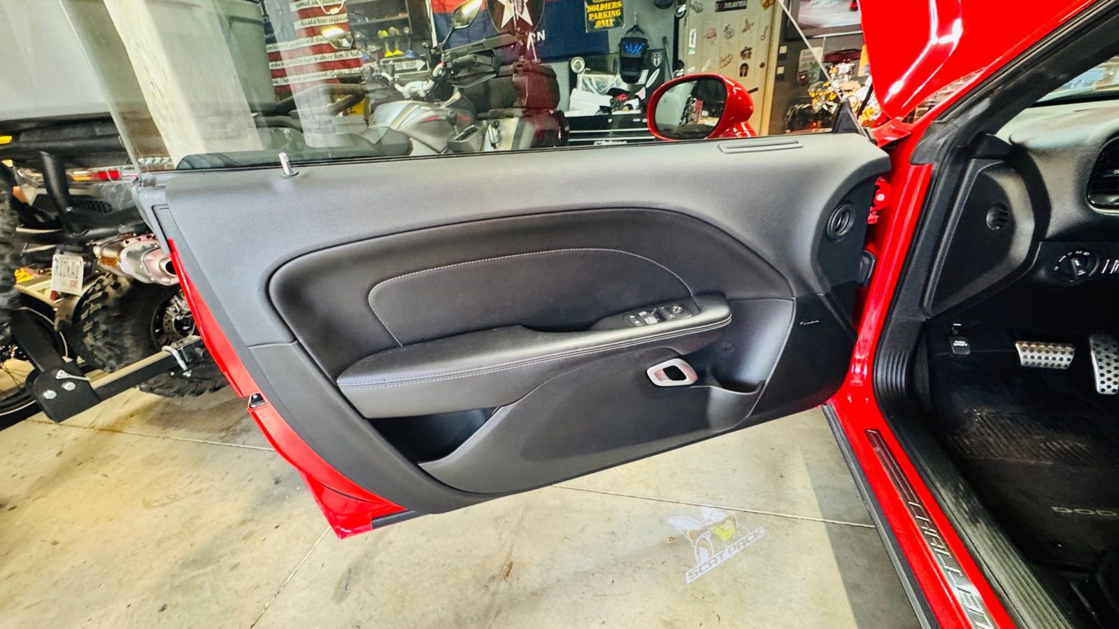 Used 2016 Dodge Challenger R/T Scat Pack w/ Leather Interior Group image 4