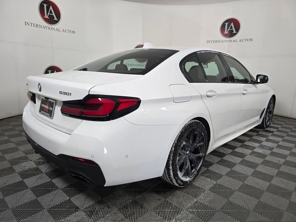 Used 2022 BMW 530i xDrive w/ M Sport Package image 3