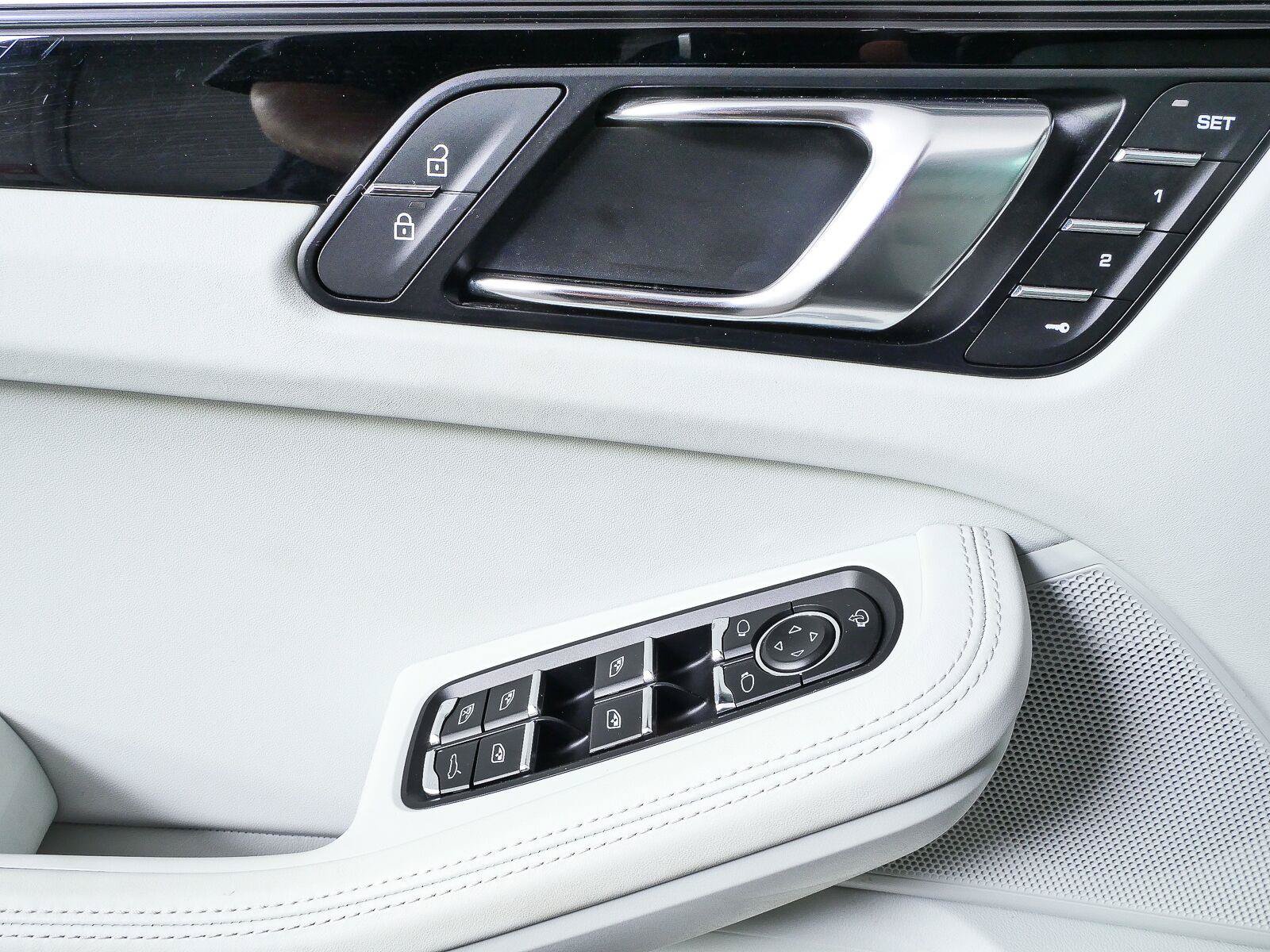 Certified 2024 Porsche Macan AWD/4WD image 6