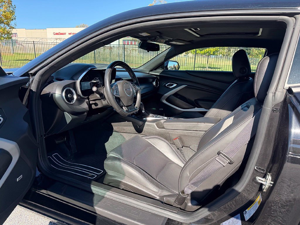Used 2023 Chevrolet Camaro LT RWD image 9