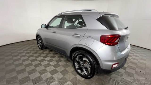 Used 2023 Hyundai Venue SEL FWD image 7