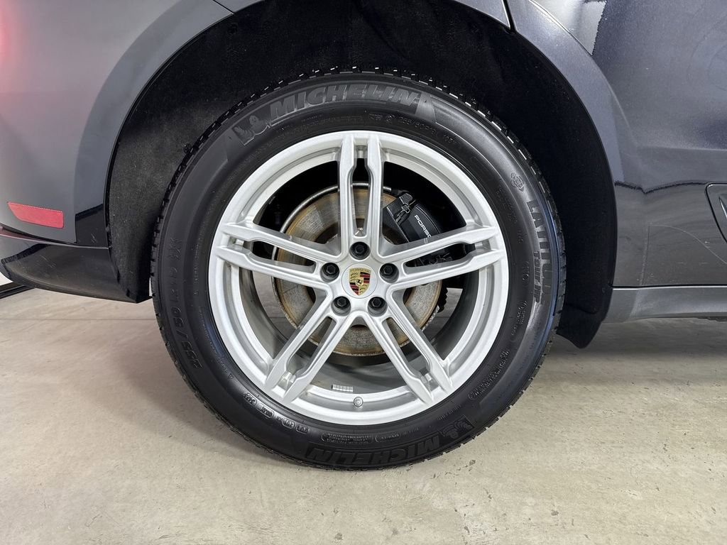Certified 2024 Porsche Macan image 16
