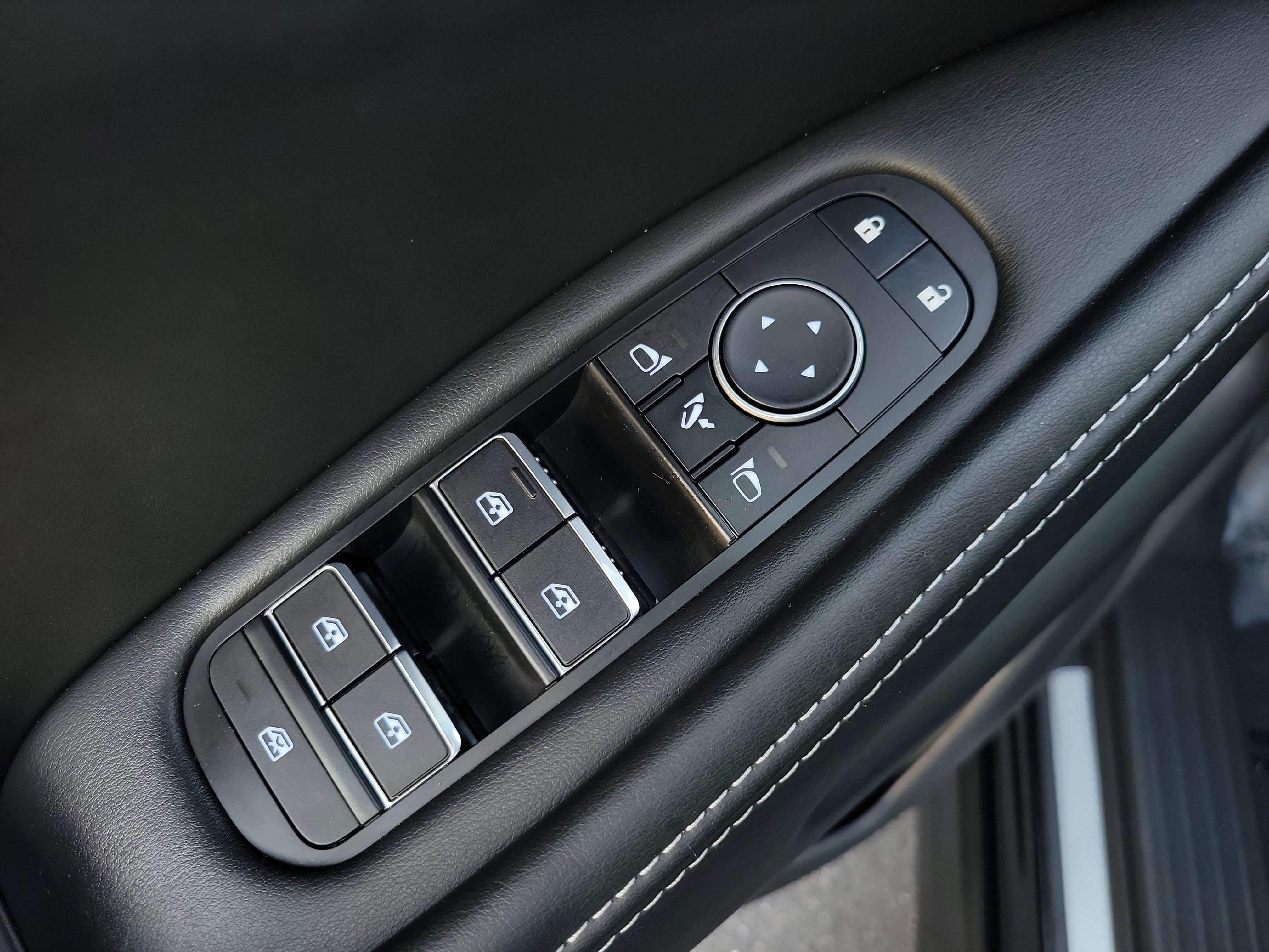 Certified 2026 INFINITI QX60 Luxe w/ Cargo Package image 17