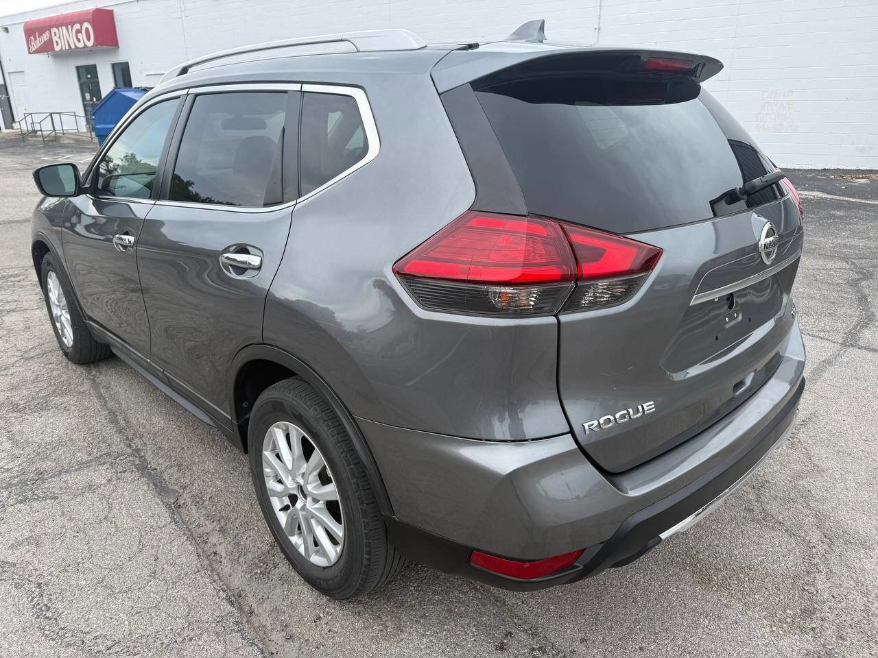 Used 2017 Nissan Rogue SV FWD image 8