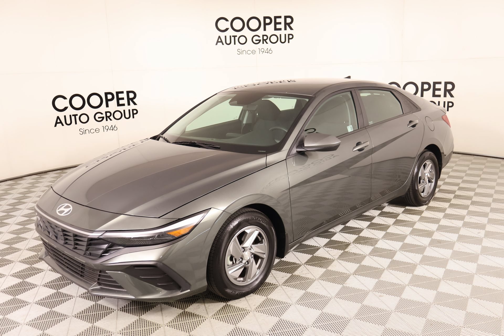 Used 2025 Hyundai Elantra SE FWD image 9
