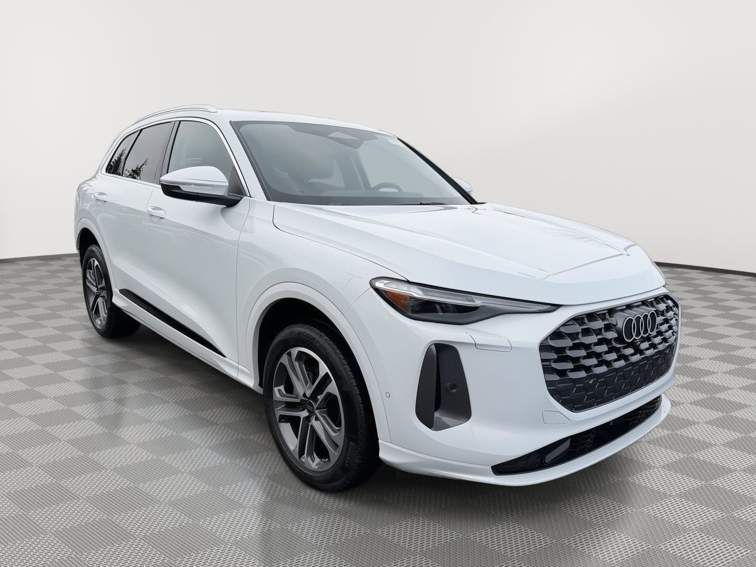 Used 2025 Audi Q5 Premium Plus w/ Premium Plus image 3