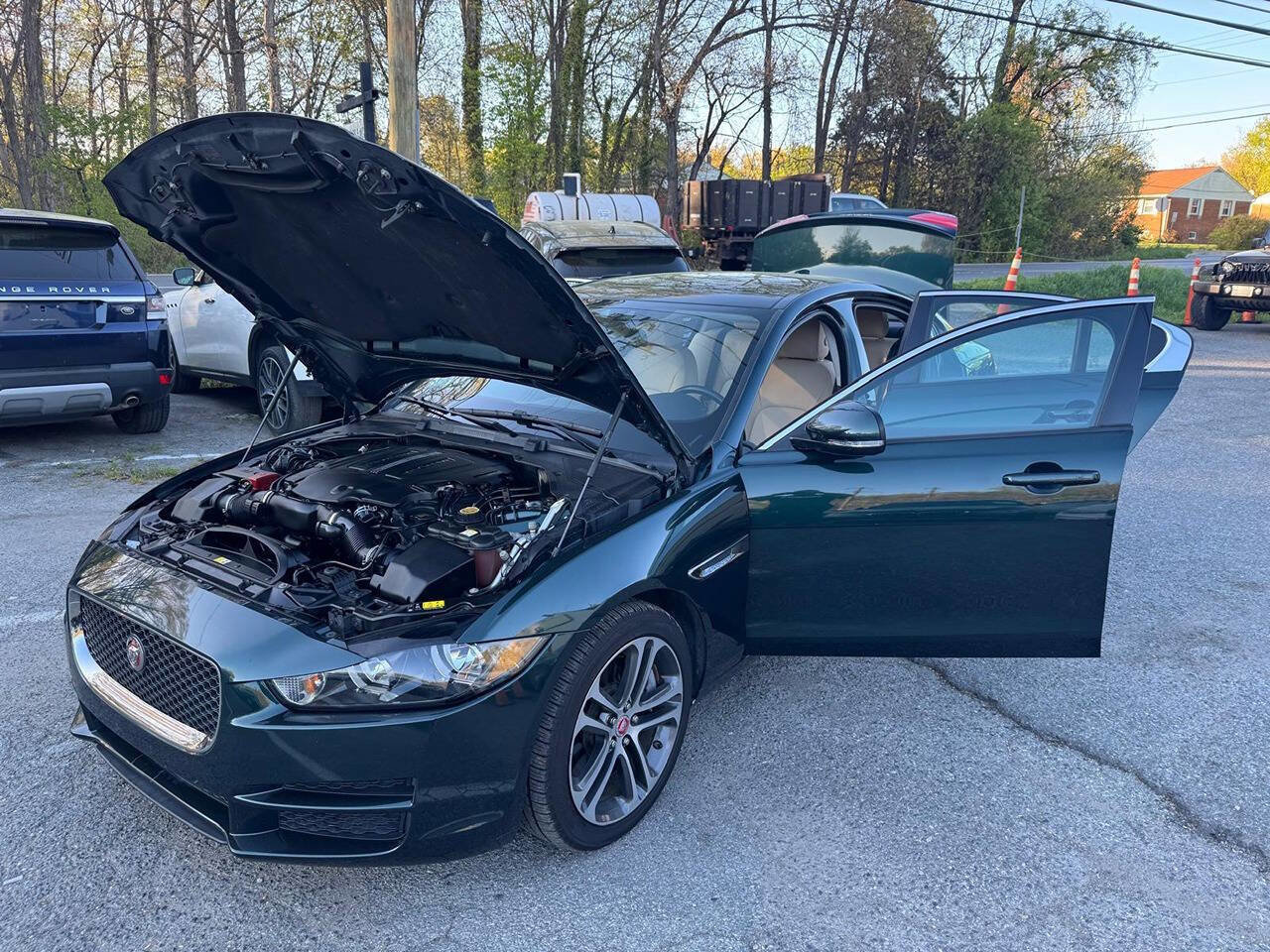 Used 2017 Jaguar XE Premium image 14