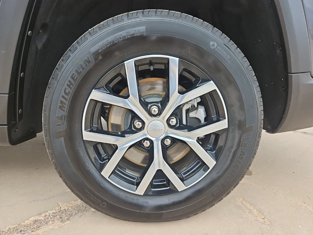 Certified 2025 Jeep Grand Cherokee L Limited w/ Luxury Tech Group II AWD/4WD image 8