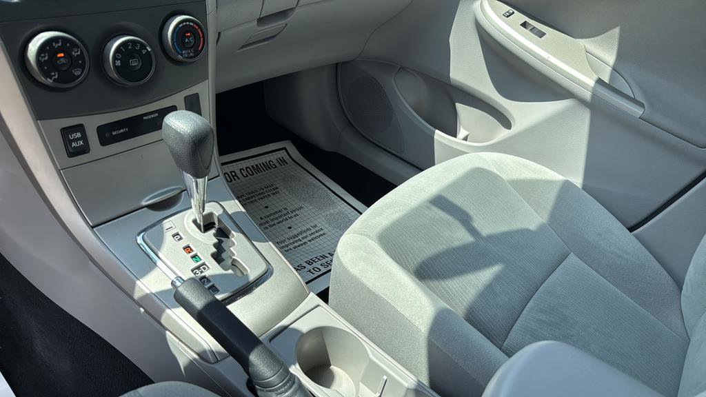 Used 2013 Toyota Corolla LE FWD image 24