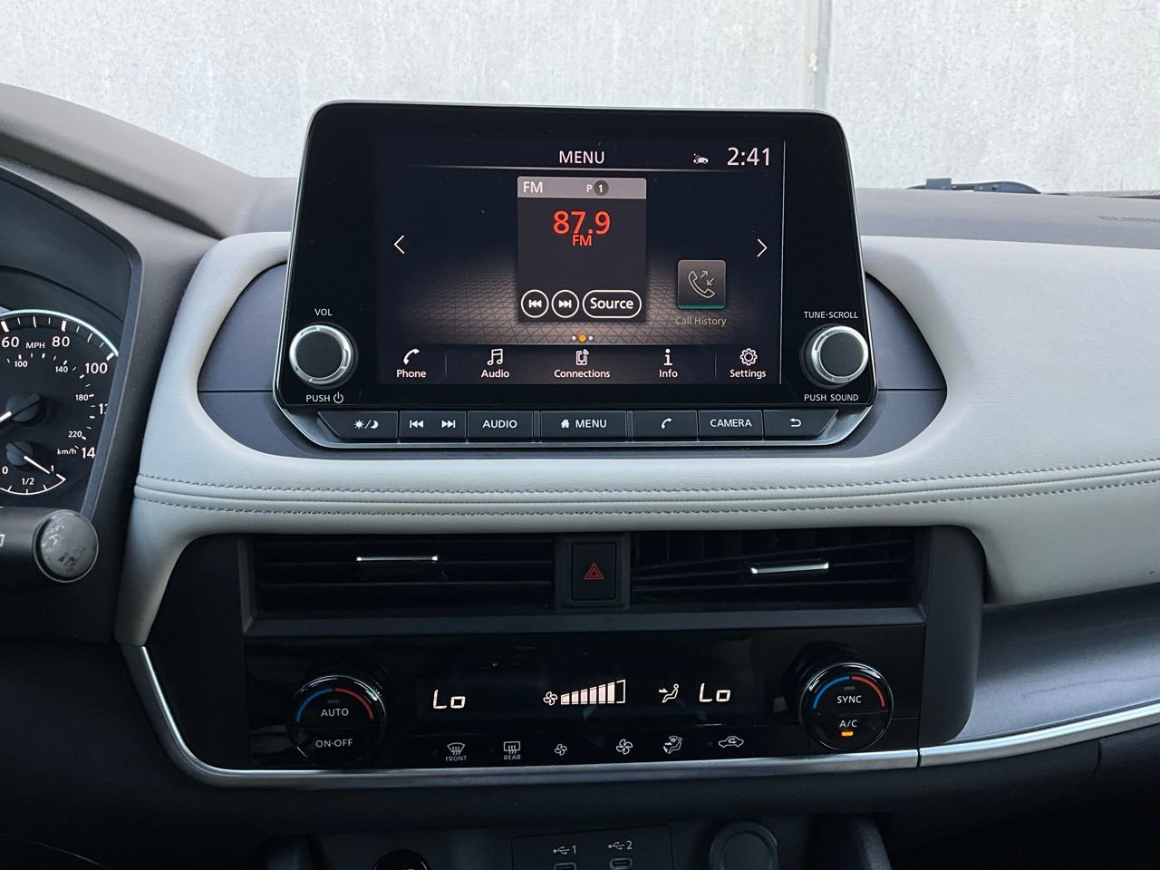 Used 2025 Nissan Rogue SV image 27