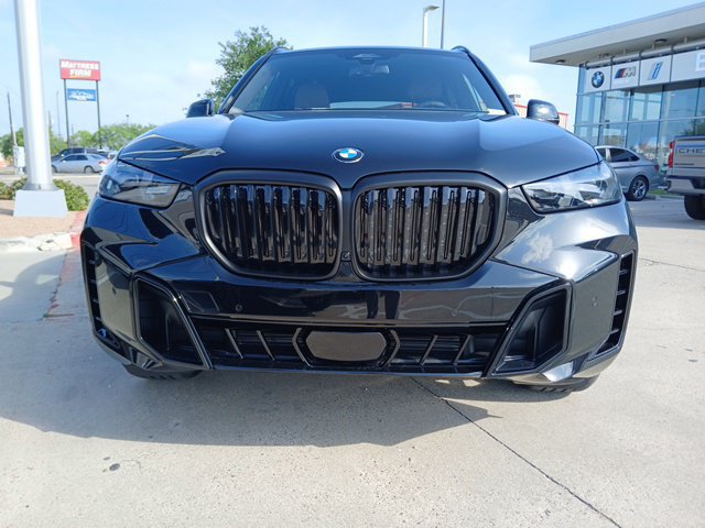 New 2026 BMW X5 xDrive40i w/ M Sport Package AWD/4WD image 2