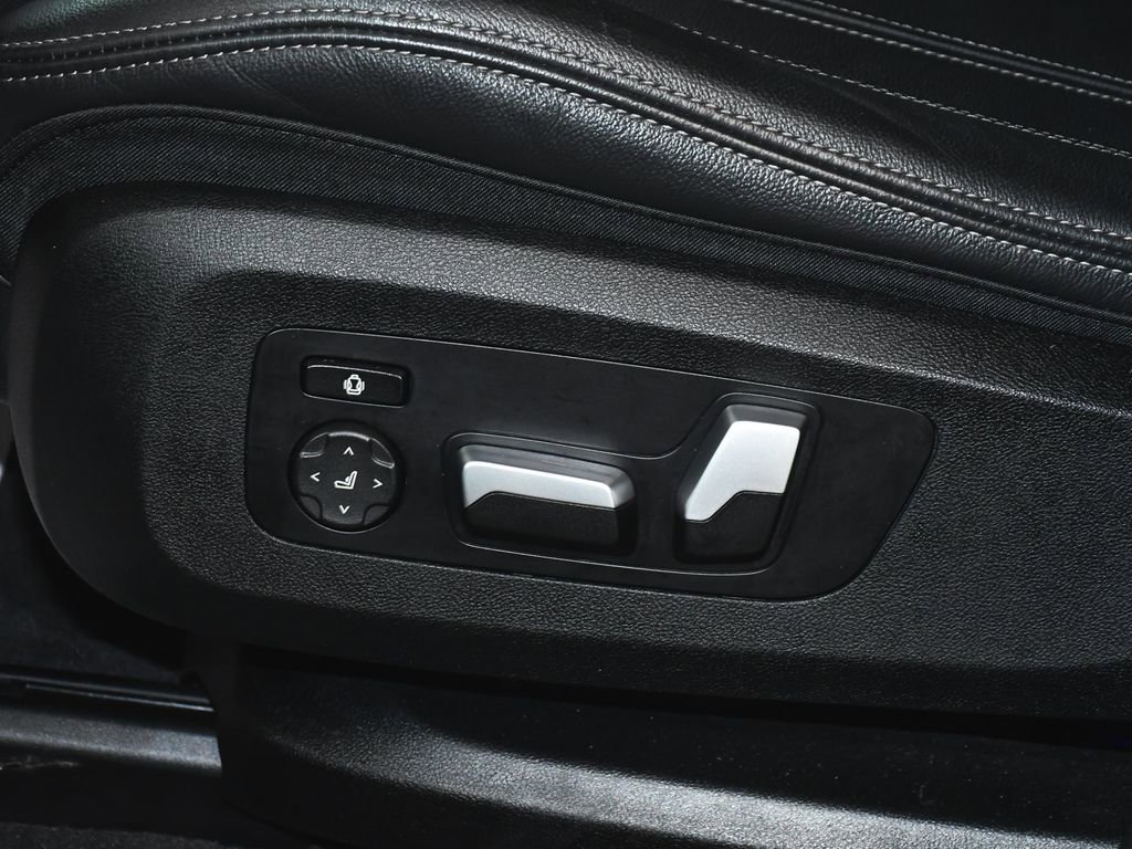 Used 2022 BMW X6 xDrive40i w/ Executive Package image 56