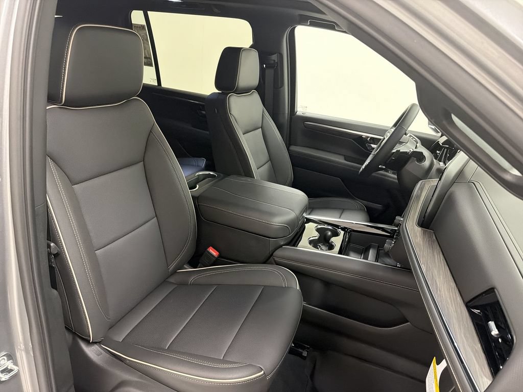 New 2026 Chevrolet Suburban Premier w/ Sun And Tow Package AWD/4WD image 29