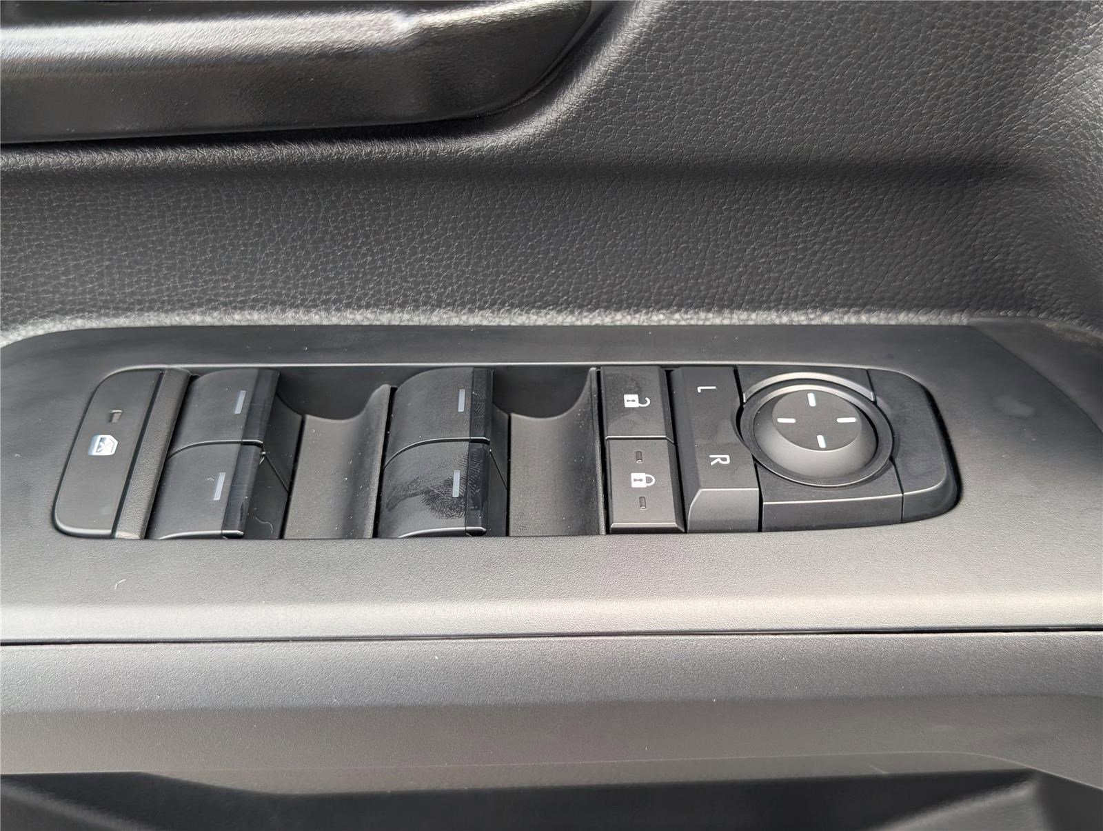 Used 2024 Toyota Tacoma SR5 AWD/4WD image 18
