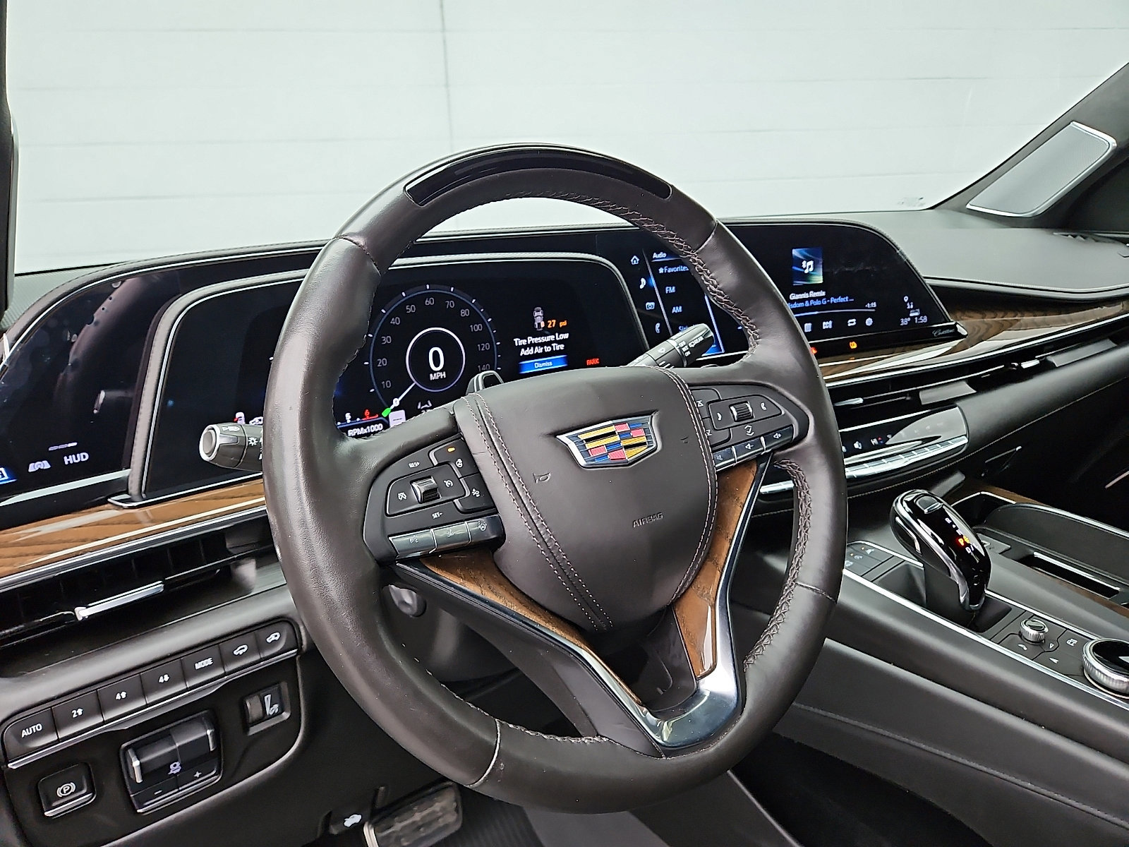 Certified 2024 Cadillac Escalade Premium Luxury Platinum w/ Heavy-Duty Trailer Package image 9