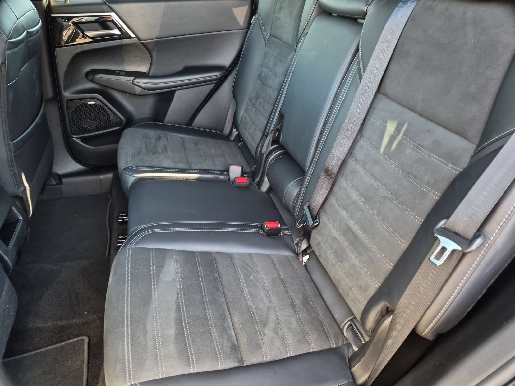 Used 2025 Mitsubishi Outlander SE AWD/4WD image 28